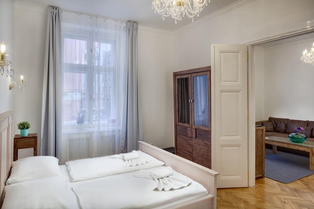 Dusni - Old Town Apartment Prag Exteriör bild