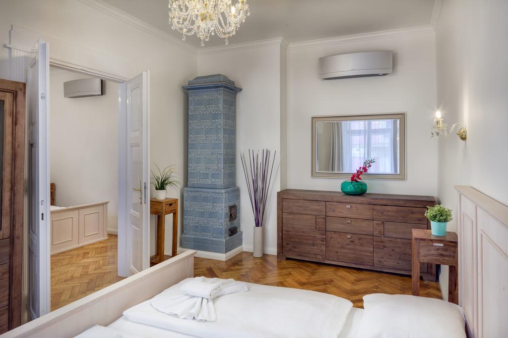 Dusni - Old Town Apartment Prag Exteriör bild