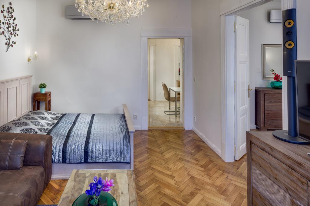 Dusni - Old Town Apartment Prag Exteriör bild