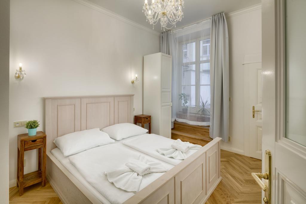 Dusni - Old Town Apartment Prag Exteriör bild