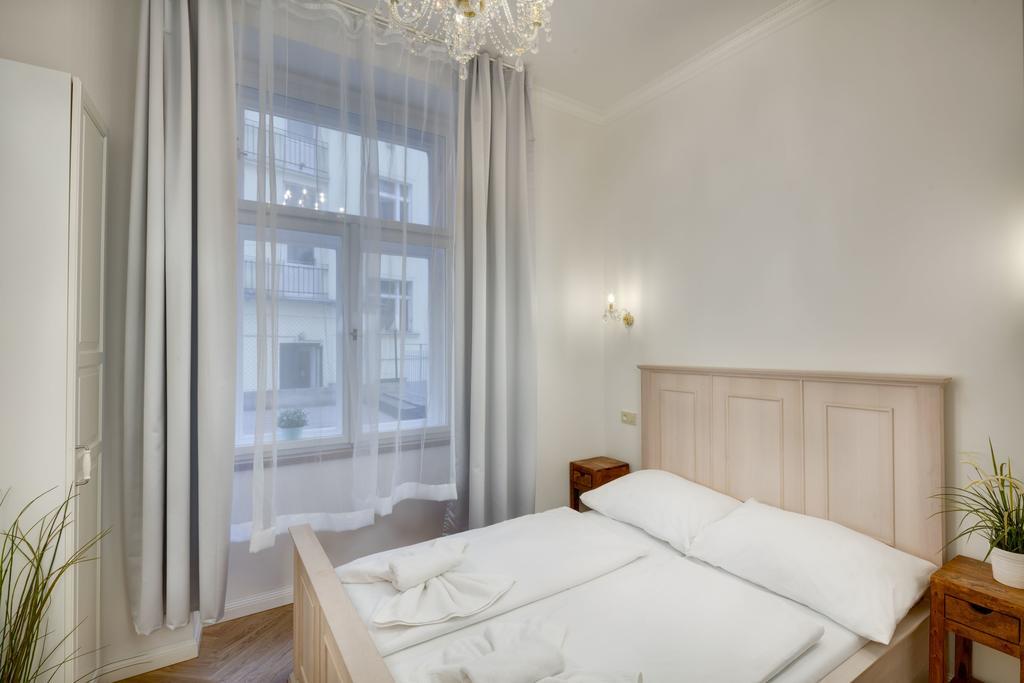 Dusni - Old Town Apartment Prag Exteriör bild